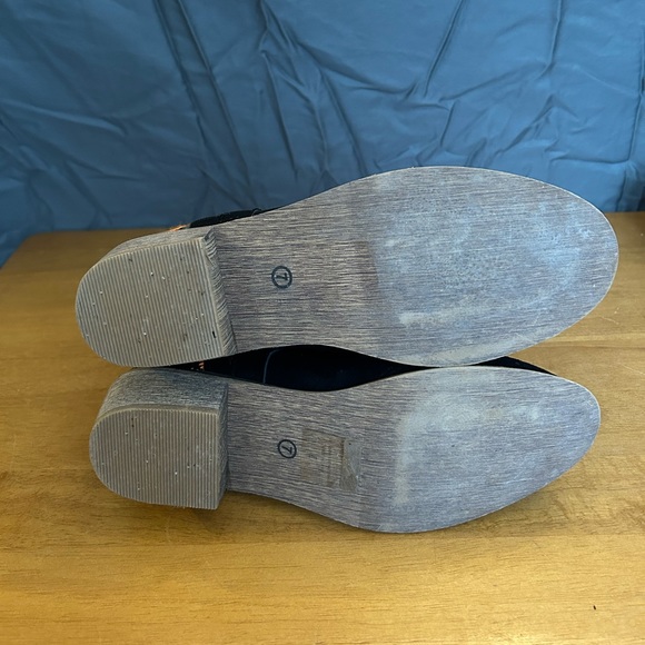 Tiara Chelsea Boots - Picture 7 of 7